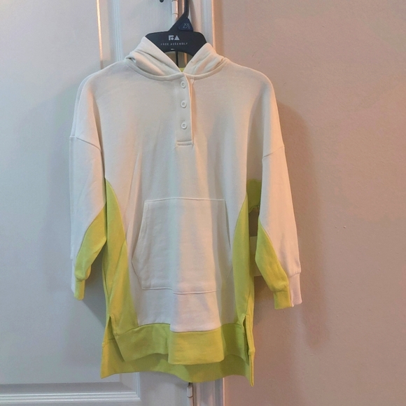 Free Assembly Other - Free Assembly Girls Hoodie Dress Green and Cream Size XS 4/5